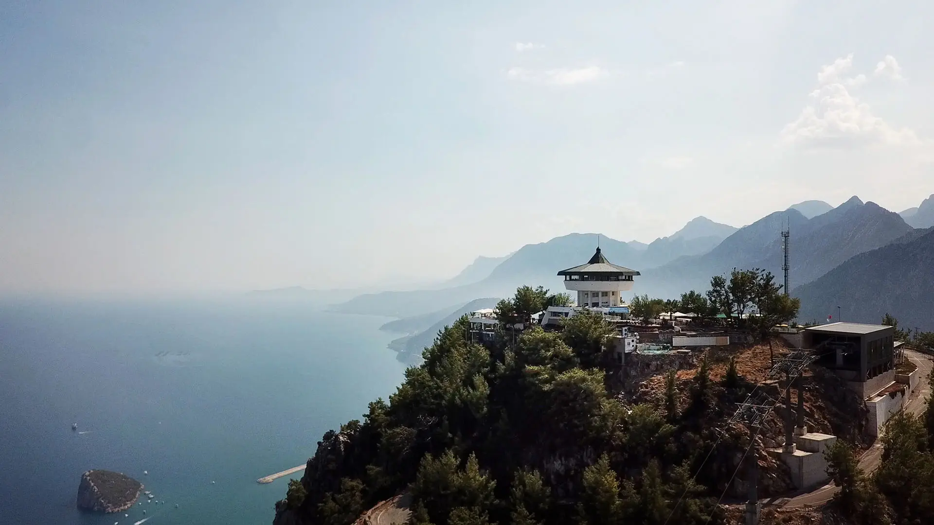 Tünektepe Tepesi Tesisleri ve Antalya Körfezi Manzarası